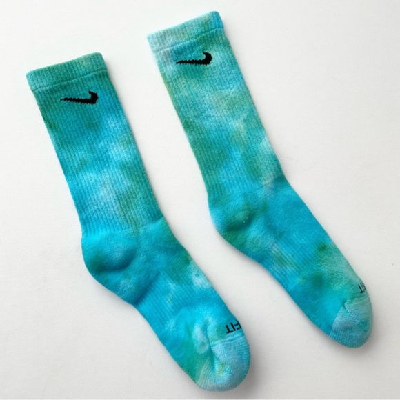 SOLD - Nike Tie Dye Unisex Women's 6-10 Crew Socks Dri Fit Turqoise Blue Medium - Picture 3 of 5